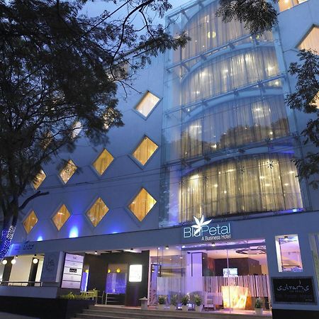 Blu Petal - A Business Hotel Bangalore Eksteriør bilde