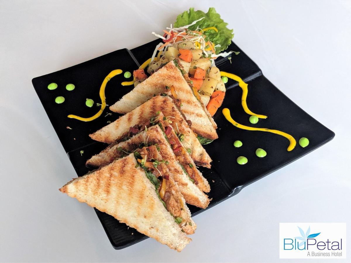 Blu Petal - A Business Hotel Bangalore Eksteriør bilde