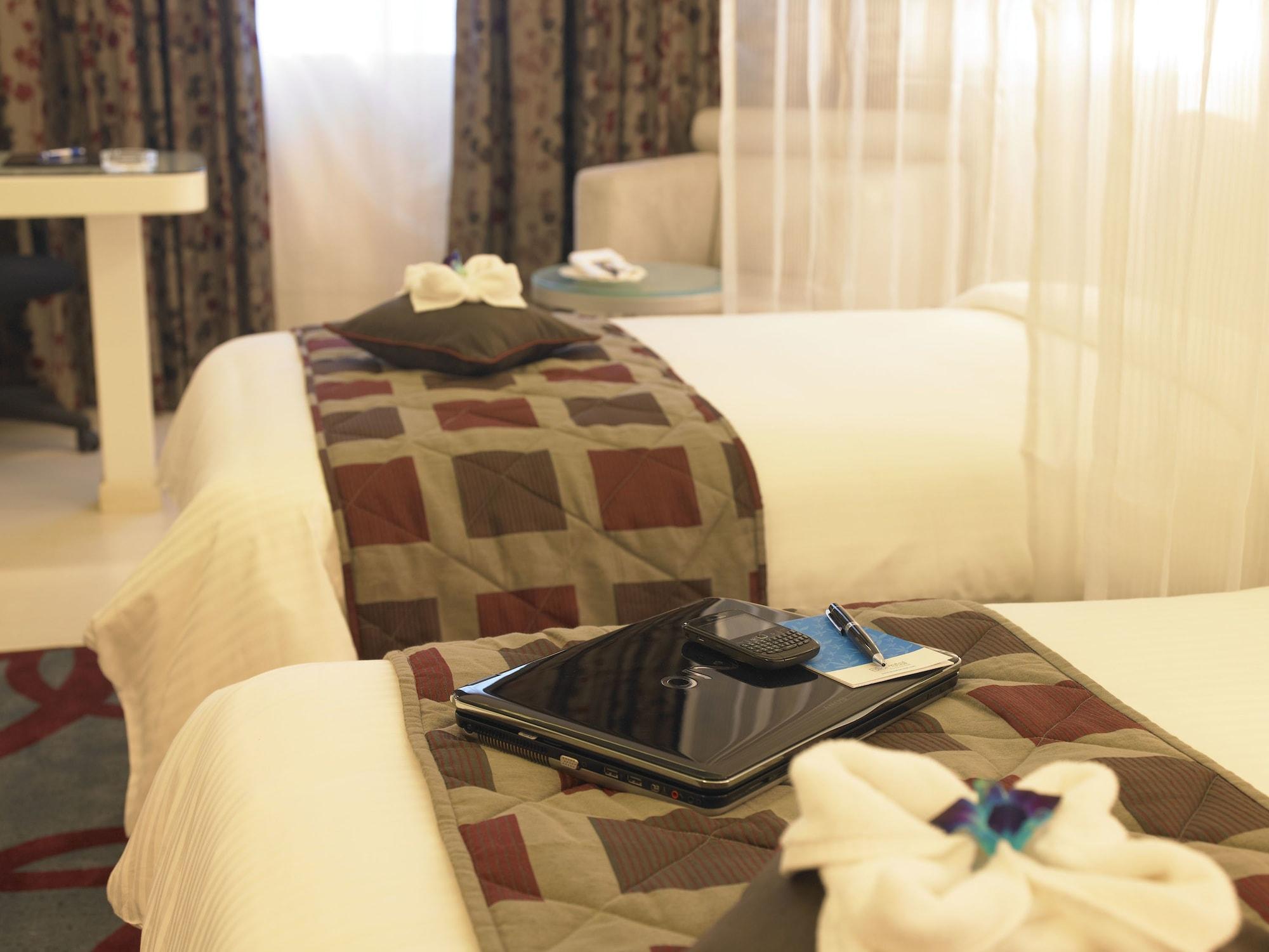 Blu Petal - A Business Hotel Bangalore Eksteriør bilde
