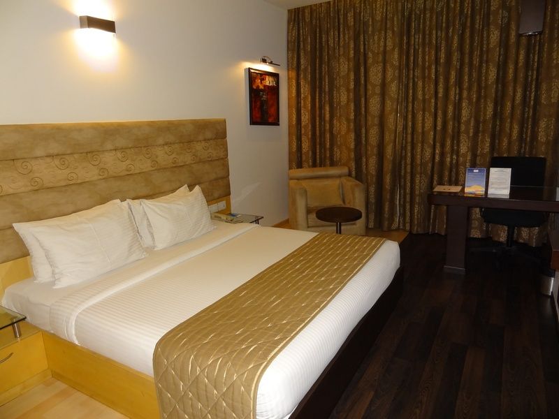 Blu Petal - A Business Hotel Bangalore Eksteriør bilde