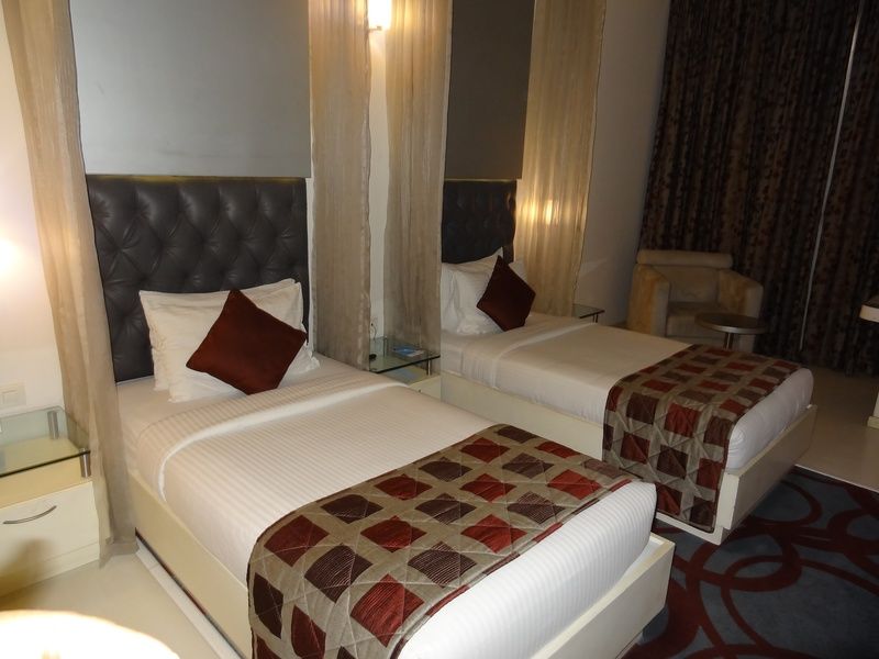 Blu Petal - A Business Hotel Bangalore Eksteriør bilde