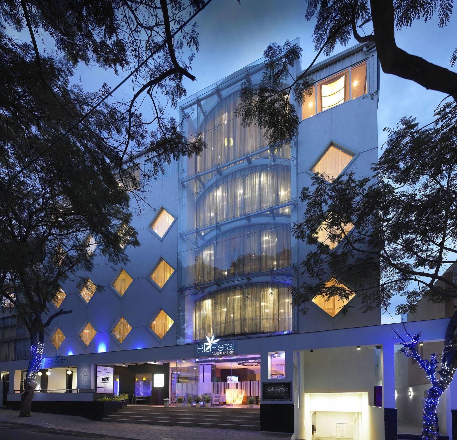 Blu Petal - A Business Hotel Bangalore Eksteriør bilde