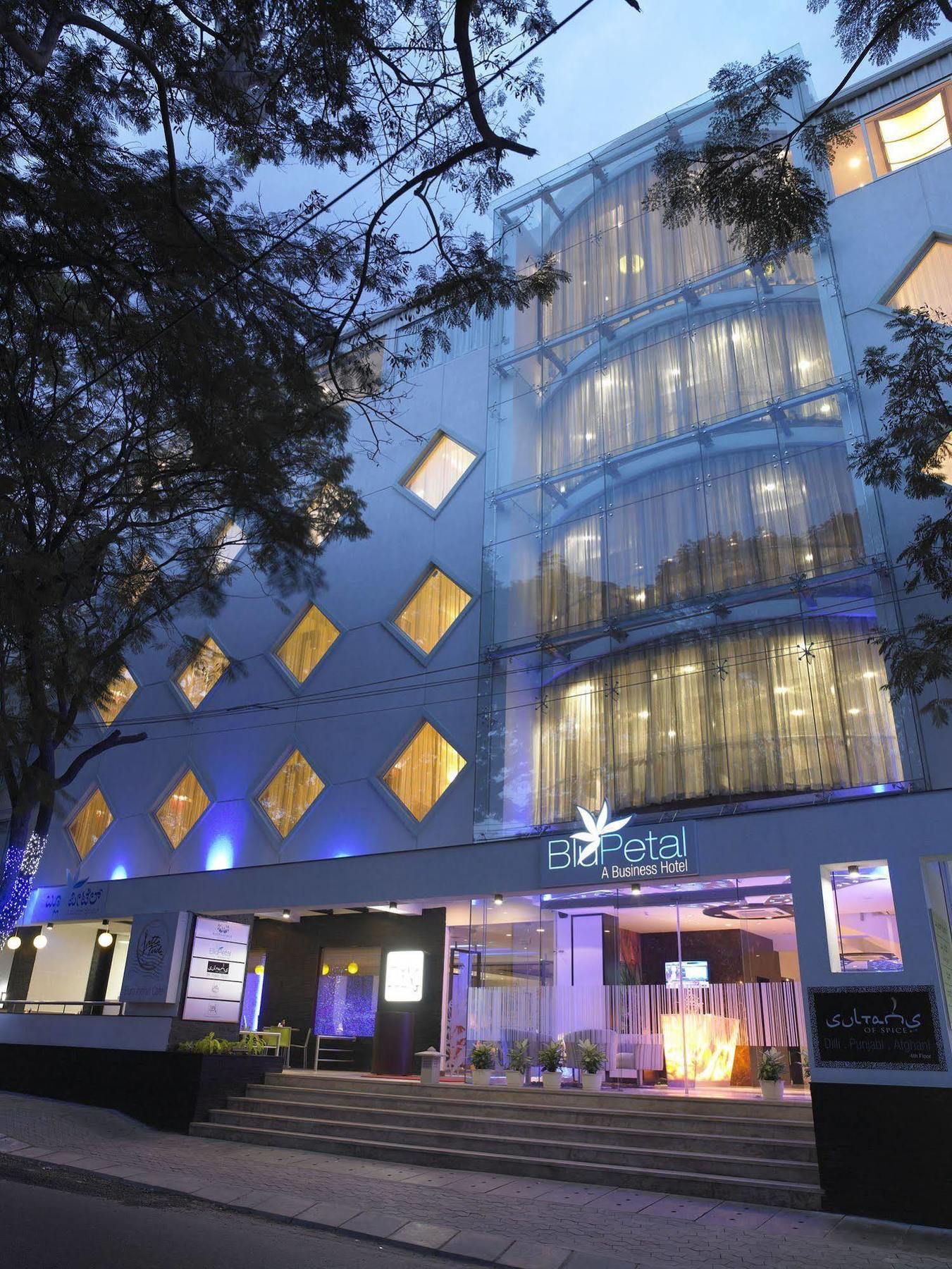 Blu Petal - A Business Hotel Bangalore Eksteriør bilde