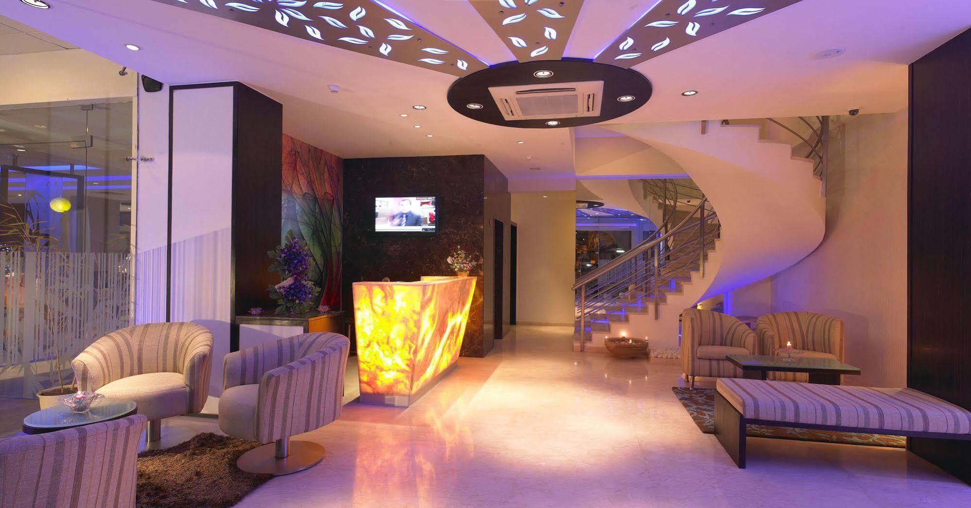Blu Petal - A Business Hotel Bangalore Eksteriør bilde